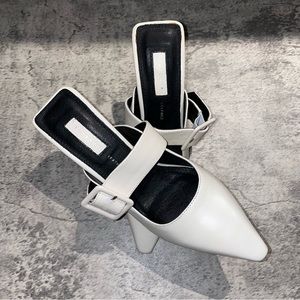 TOPSHOP Off-white Mules with Buckle size 38